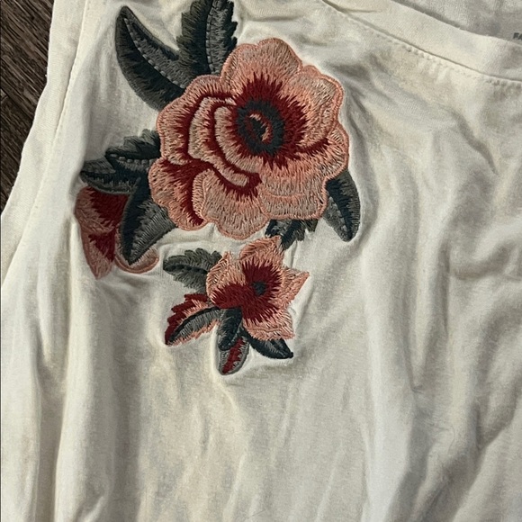 American Eagle Outfitters White Tank Top with Floral Design - Picture 2 of 3